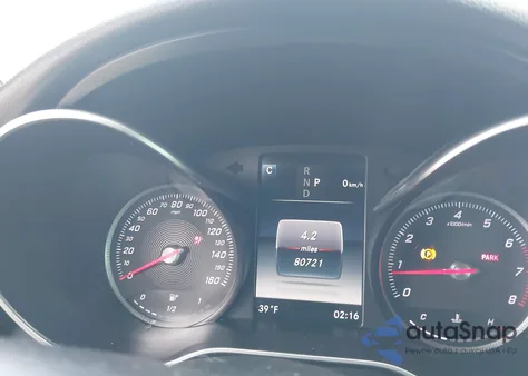 2018 Mercedes-Benz C 300 4Matic z USA, uszkodzony, nr VIN 55SWF4KB7JU265935